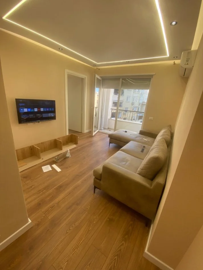 Tirane, jepet me qera apartament 1+1 Kati 5, 58 m² 750 € (Donika Center)
