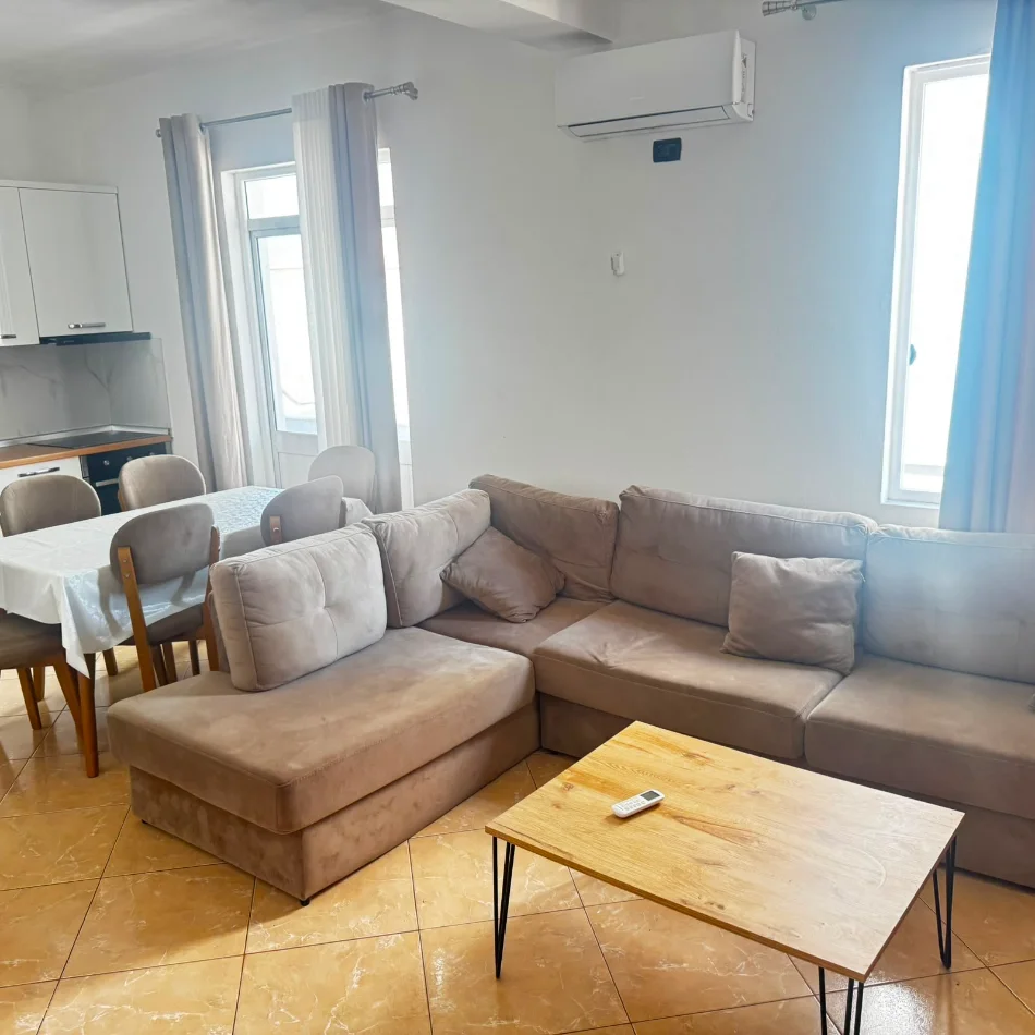 Tirane, jepet me qera apartament 1+1 Kati 4, 85 m² 500 € (5 Maj mbrapa Concordit)