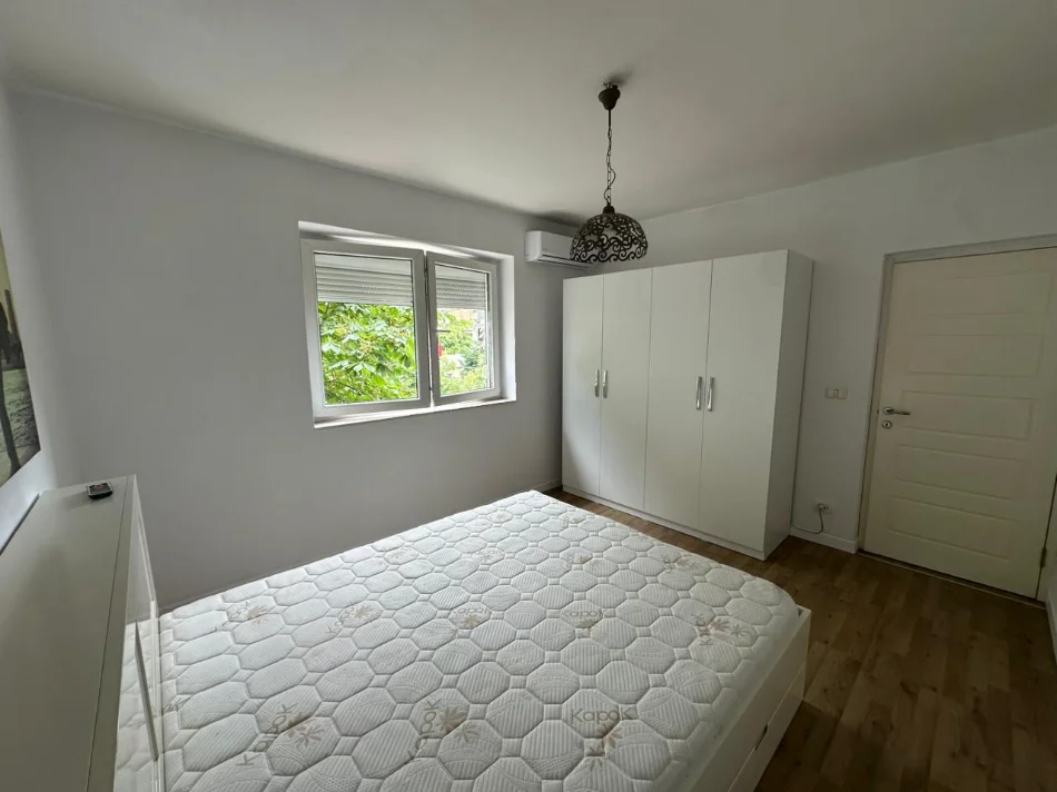 Tirane, jepet me qera apartament 1+1 Kati 3, 60 m² 580 € (Rrugica Sales)
