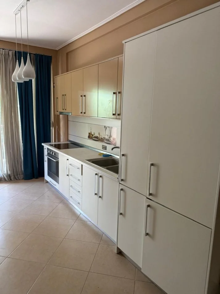 Tirane, jepet me qera apartament 2+1+Ballkon Kati 3, 100 m² 700 € (rrapo hekali)