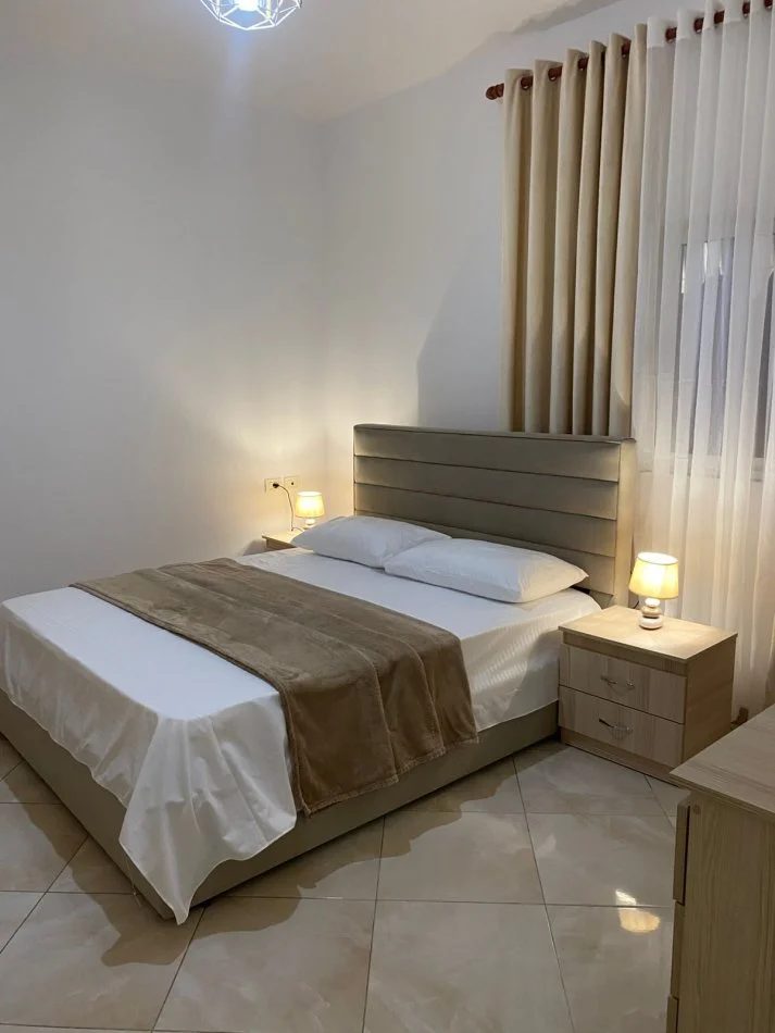 Tirane, jepet me qera apartament 1+1+Ballkon Kati 3, 70 m² 400 € 