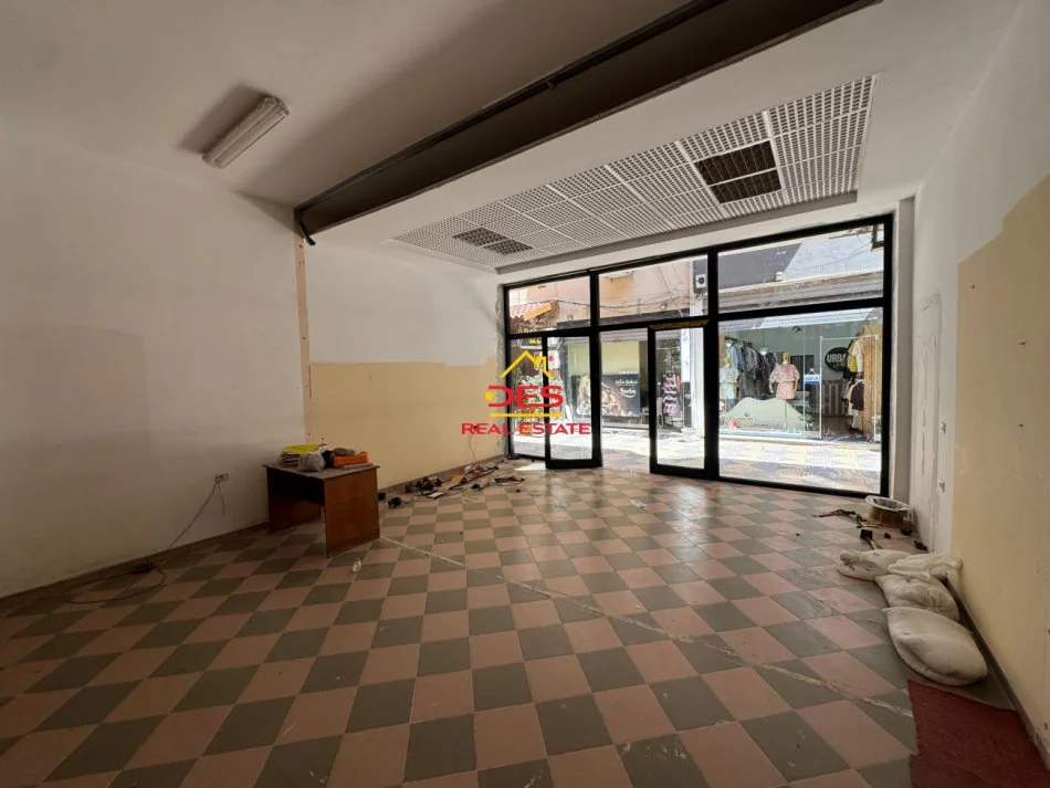 Vlore, jepet me qera ambjent biznesi Kati 0, 53 m² 600 € (Rruga Sadik Zotaj)