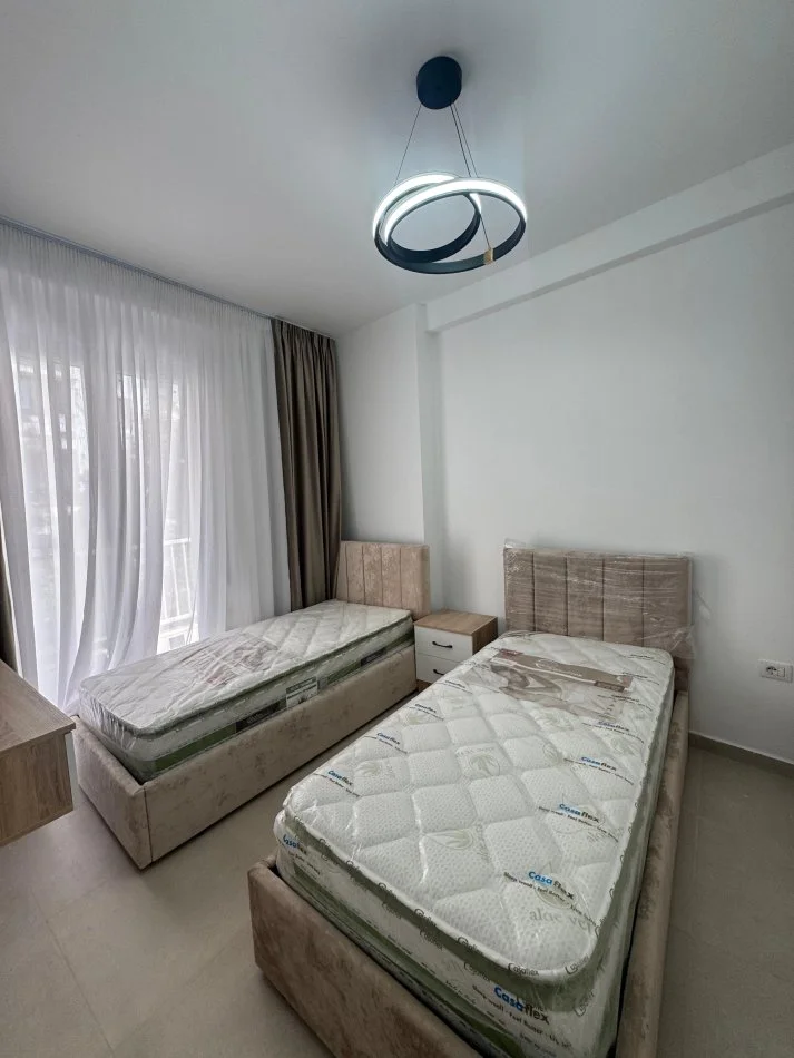 Tirane, jepet me qera 2+1 Kati 4, 89 m² 600 € 