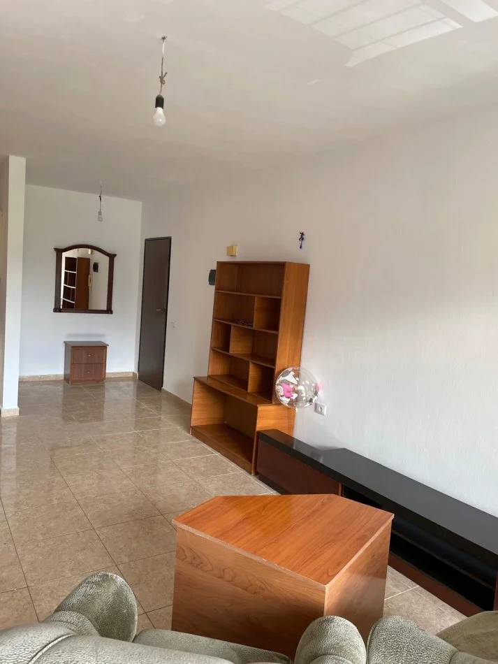 Tirane, jepet me qera apartament 2+1 Kati 3, 95 m² 450 € (Ish fusha aviacjonit)