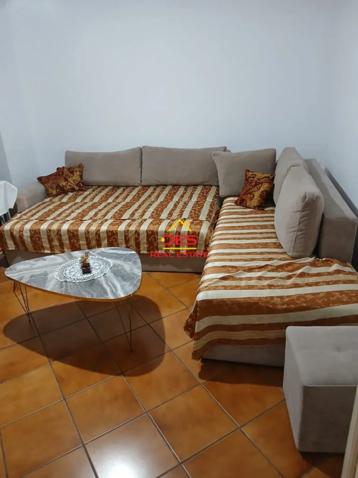 Vlore, jepet me qera apartament 1+1+Ballkon Kati 1, 70 m² 300 € (Rruga Fejzo Mema)