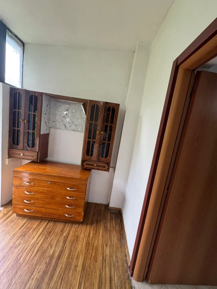 Tirane, jepet me qera garsonier 1+1 Kati 0, 250 €