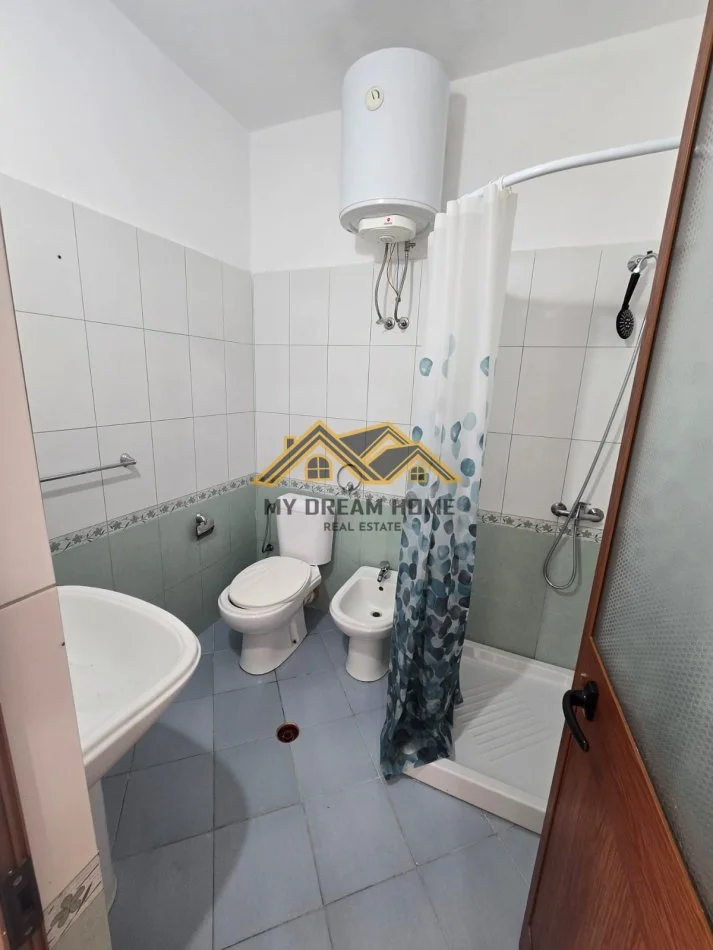 Durres, jepet me qera apartament 2+1+Ballkon Kati 8, 80 m² 300 € (TREGU INDUSTRIAL)