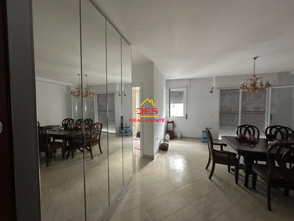 Vlore, shitet apartament 1+1+Ballkon Kati 7, 74 m² (Rruga Murat Tèrbaçi)