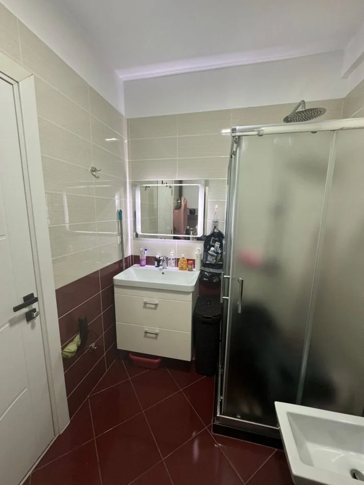 Tirane, jepet me qera apartament 1+1 Kati 6, 75 m² 850 € 