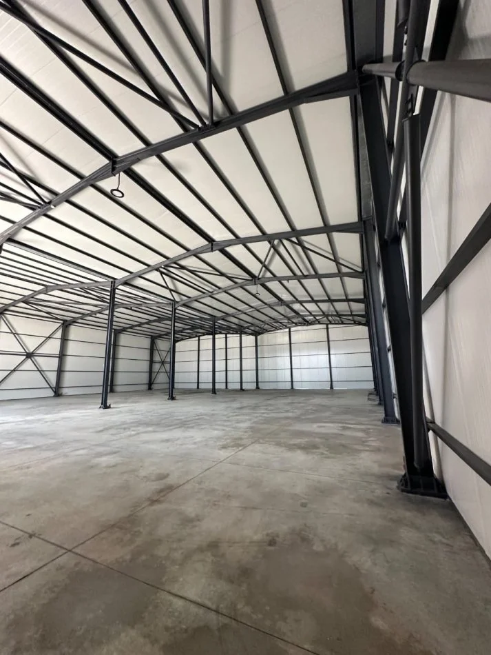 Tirane, jepet me qera ambjent biznesi Kati 0, 1.300 m² 3.500 € (Laknas)