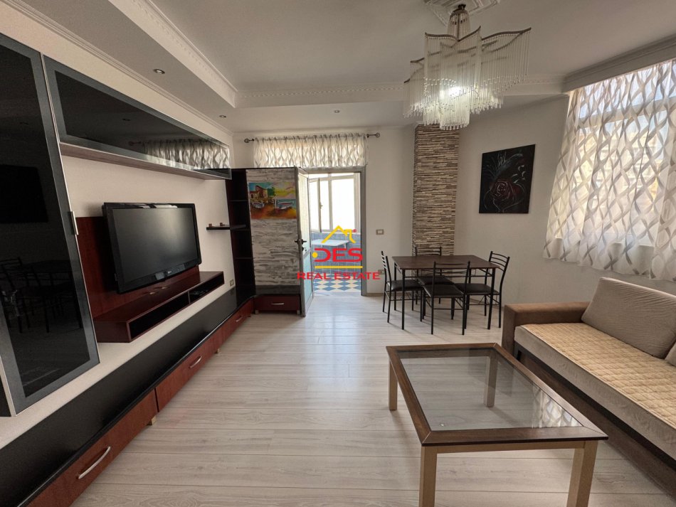 Vlore, jepet me qera apartament 1+1+Ballkon Kati 6, 70 m² 300 € (Rruga Gjergj Arianiti)