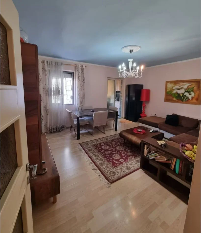 jepet me qera apartament 2+1 Myslym Shyr , 700 € (astir)