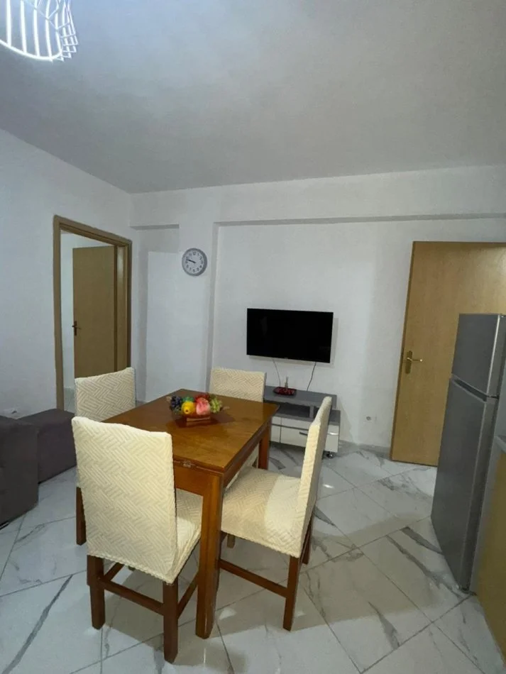 Tirane, jepet me qera apartament 1+1 Kati 1, 70 m² 430 € 