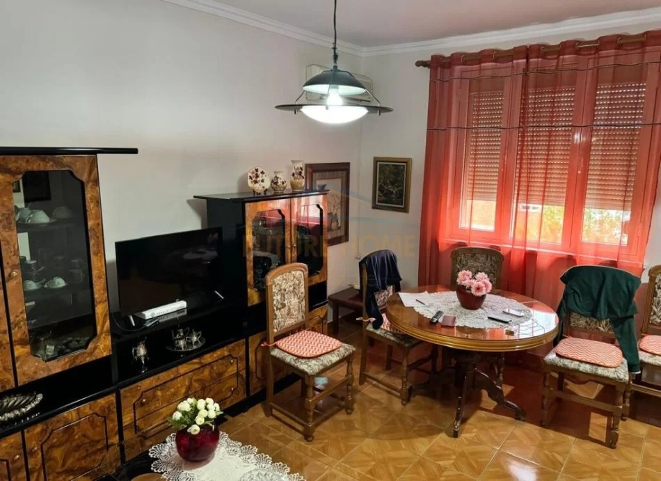 Tirane, jepet me qera apartament 2+1 Kati 4, 75 m² 500 € (Shkolla e Kuqe)