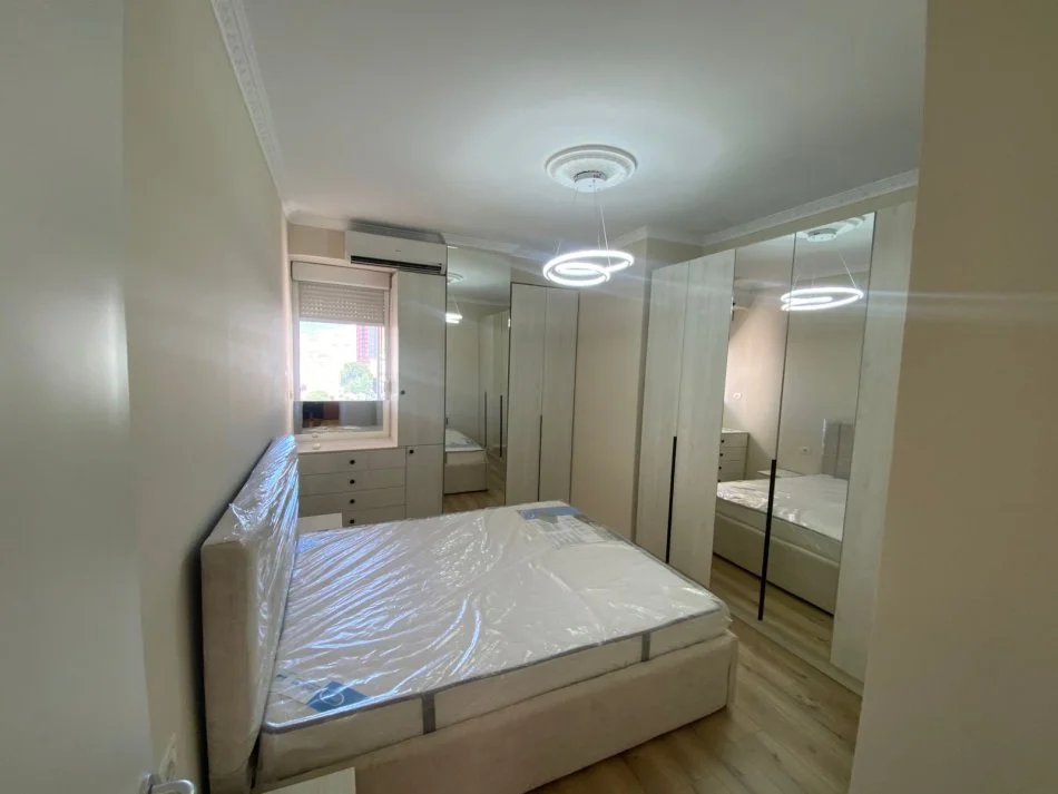 Tirane, jepet me qera apartament 1+1+Aneks Kati 3, 650 € 