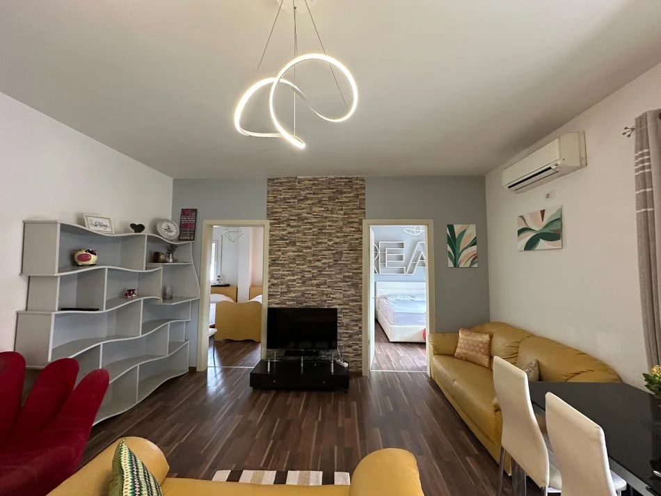 Tirane, jepet me qera apartament , 95 m² 550 € (RRUG ASIM VOKSHI)