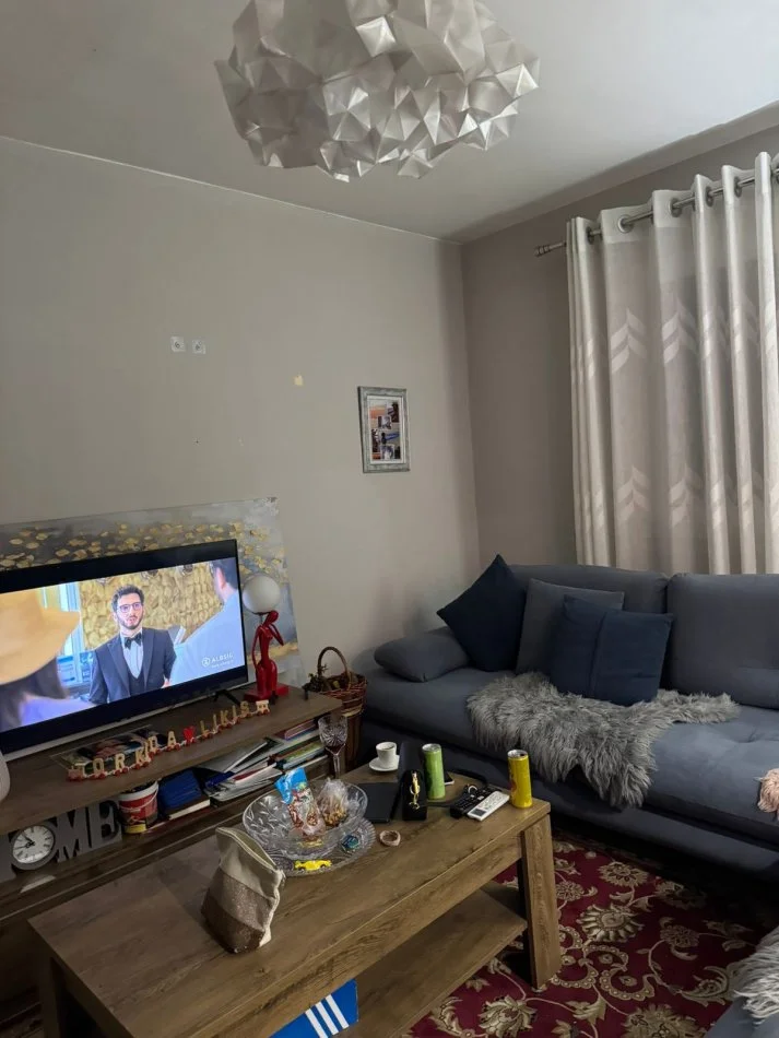 Tirane, jepet me qera apartament 1+1+Ballkon Kati 3, 60 m² 400 € (Varri Bamit ,rruga xhanfize keko)