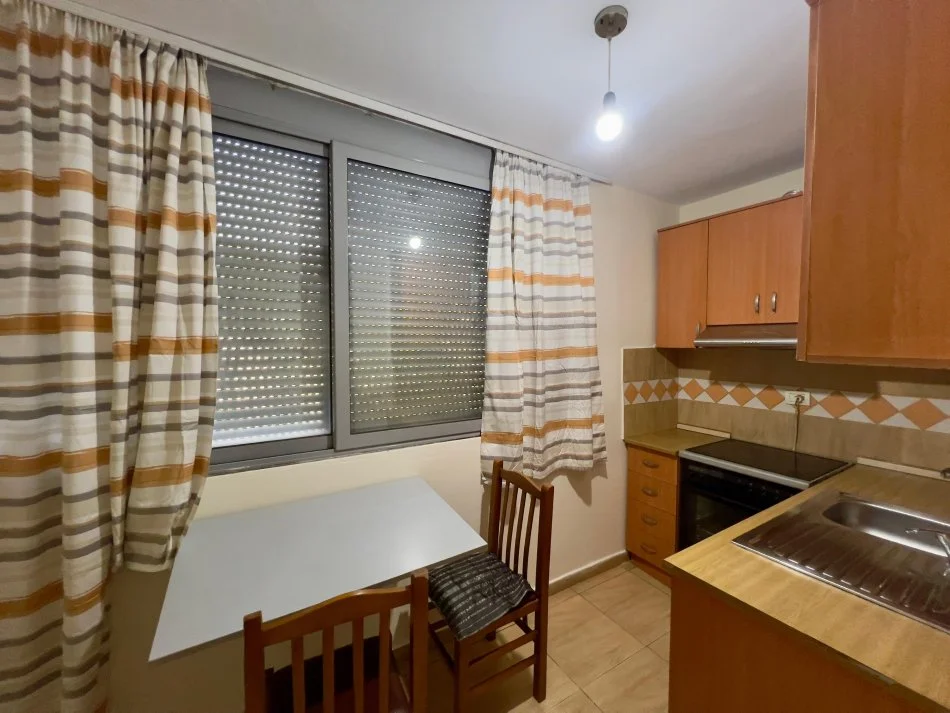 Tirane, jepet me qera apartament 1+1 Kati 2, 60 m² 390 € (Shkolla Cajupi)