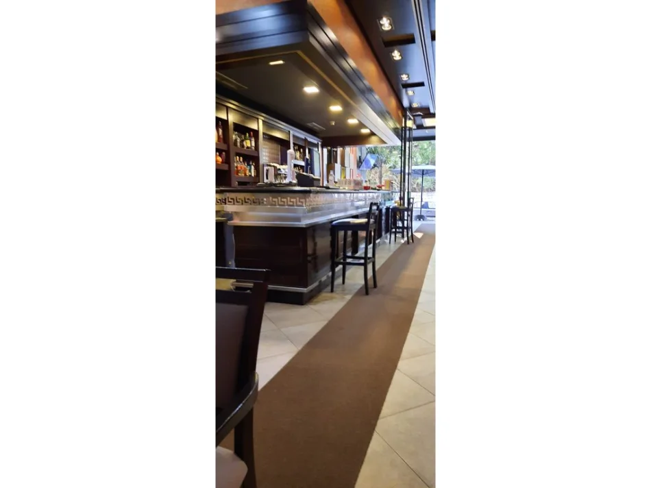 Tirane, shitet ambjent biznesi Kati 0, 129 m² 350.000 € (RRUGA E BARRIKADAVE)