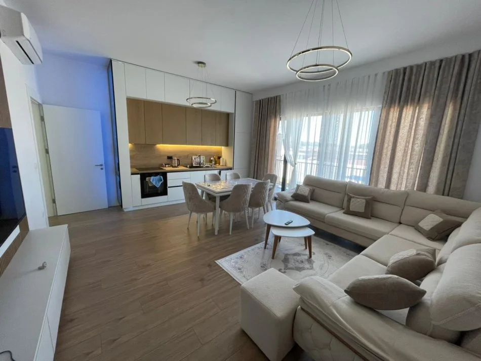 Tirane, jepet me qera apartament 2+1+Ballkon Kati 2, 100 m² 800 € (selit)