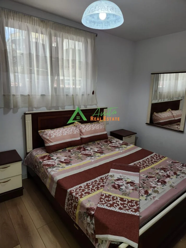 Tirane, jepet me qera apartament 2+1+Ballkon Kati 3, 75 m² (Rruga Bill Klinton)