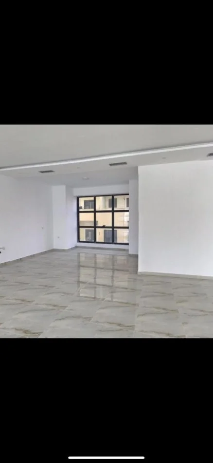 Durres, jepet me qera ambjent biznesi , 180 m² 700 € (RROTA KUQE PLAZH)