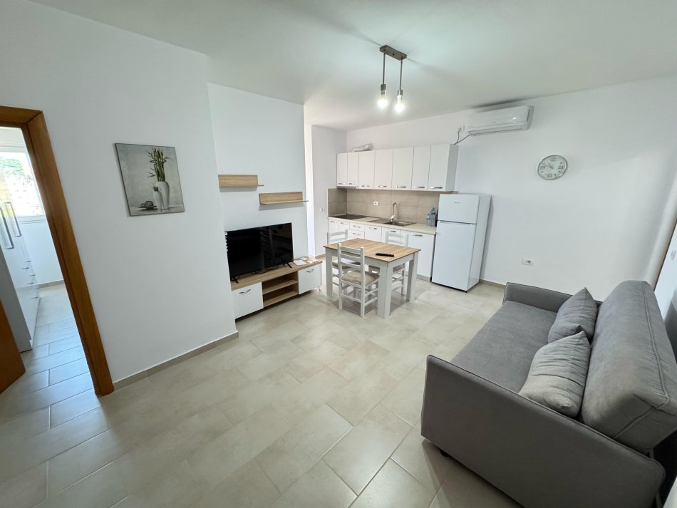 Tirane, jepet me qera apartament 1+1 Kati 7, 67 m² 550 € (rruga e kavajes)