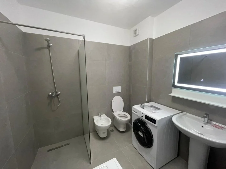 Tirane, jepet me qera apartament 1+1 Kati 2, 82 m² 700 € (Kodra e Diellit 2)