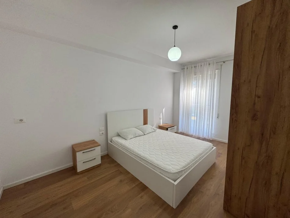 Tirane, jepet me qera apartament 2+1 Kati 3, 97 m² 850 € (Trio towers residence)