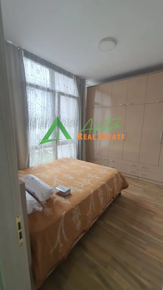 Tirane, jepet me qera apartament 1+1+Ballkon Kati 3, 60 m² 570 € (Komuna e Parisit)