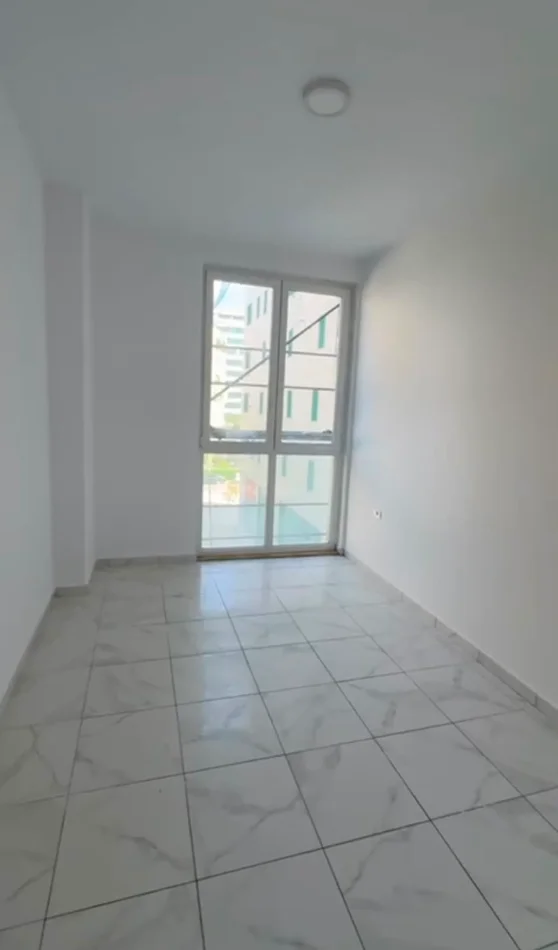 Tirane, jepet me qera ambjent biznesi Kati 2, 110 m² 1.000 € (Nisharaku)