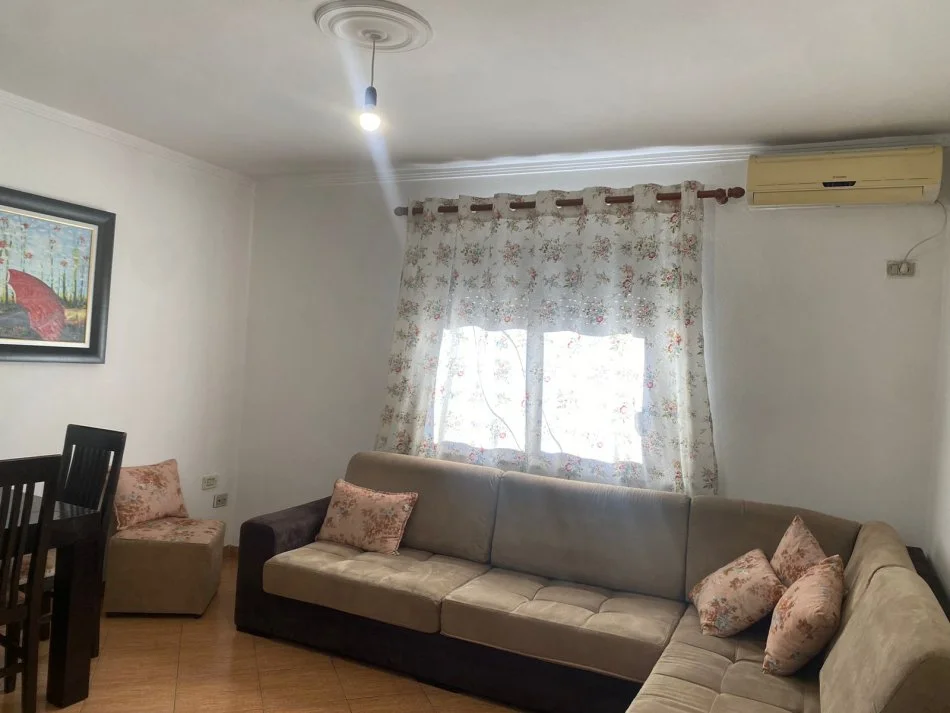 Jepet Shtepi  me qera,    ne Pallat Egzistues 2+1    ID   11897