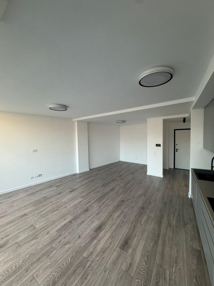 Tirane, jepet me qera apartament 2+1 Kati 9, 125 m² 1.600 € (Lake View)