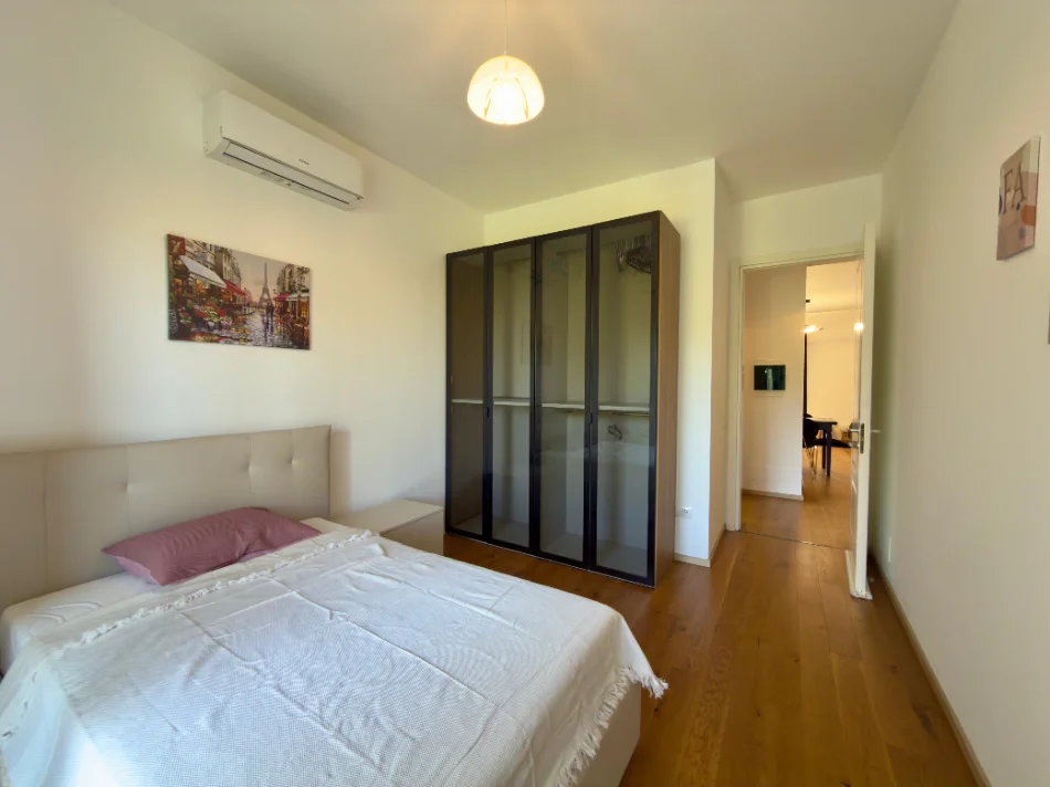 Tirane, jepet me qera apartament 2+1+Ballkon Kati 2, 120 m² 1.200 € (Secret Garden Residence)