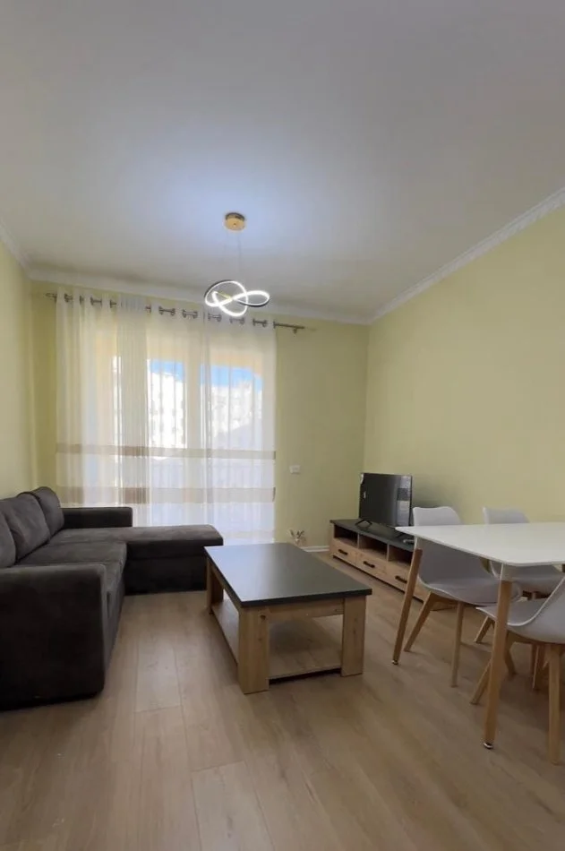 Tirane, jepet me qera apartament 2+1+Ballkon Kati 9, 100 m² 550 € (3 Deshmoret)