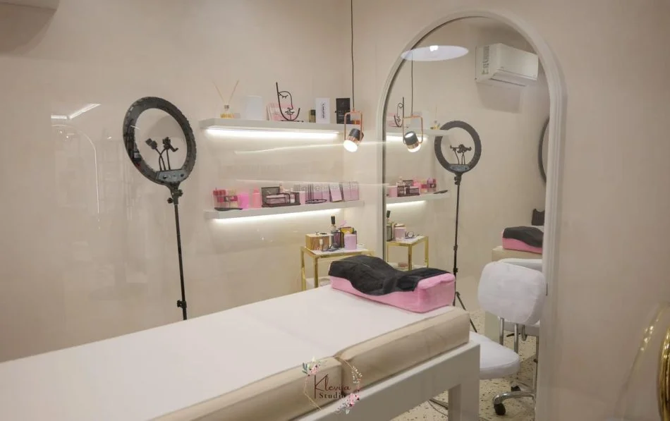 Tirane, shitet ambjent biznesi Kati 0, 100 m² 420.000 € 15 min larg qendres buze rruges