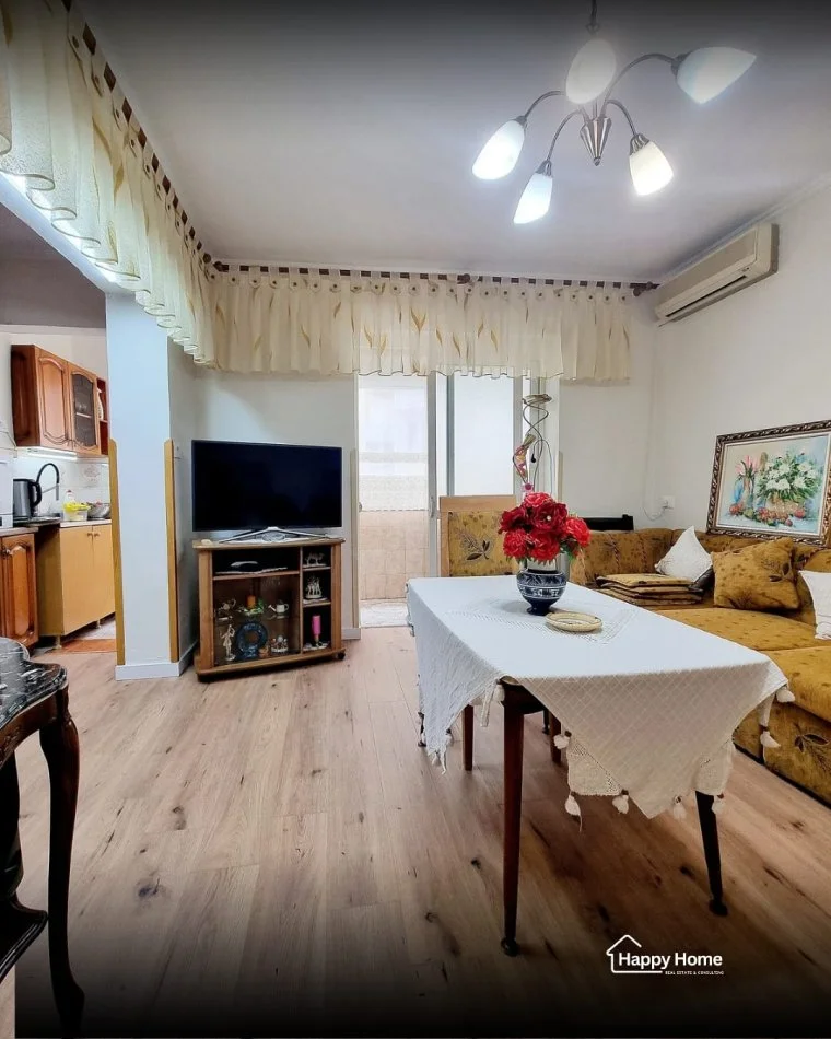 Tirane, jepet me qera apartament 2+1 Kati 5, 75 m² 600 € (Rruga e Barikadave)