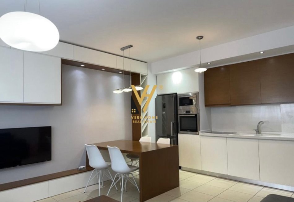 Tirane, jepet me qera apartament 1+1+Ballkon Kati 4, 70 m² 750 € (5 MAJI)