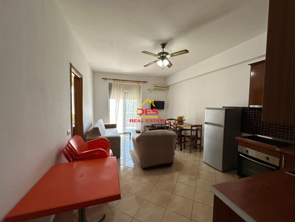 Vlore, jepet me qera apartament 1+1+Ballkon Kati 2, 70 m² 300 € (Rruga Dhimitër Konomi)