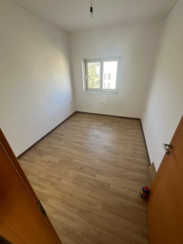 Tirane, shitet Vile 3+1 Kati 3, 530 m² 650.000 € (Liqeni Thate)