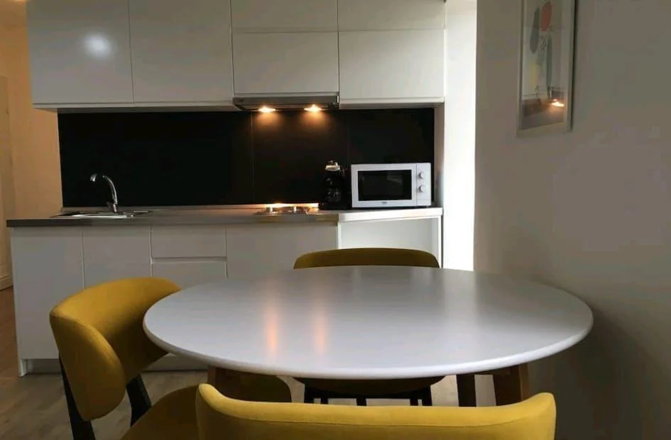 Tirane, jepet me qera apartament 1+1 Kati 2, 60 m² 620 € (Rruga Elbasanit, Shkolla e Baletit)