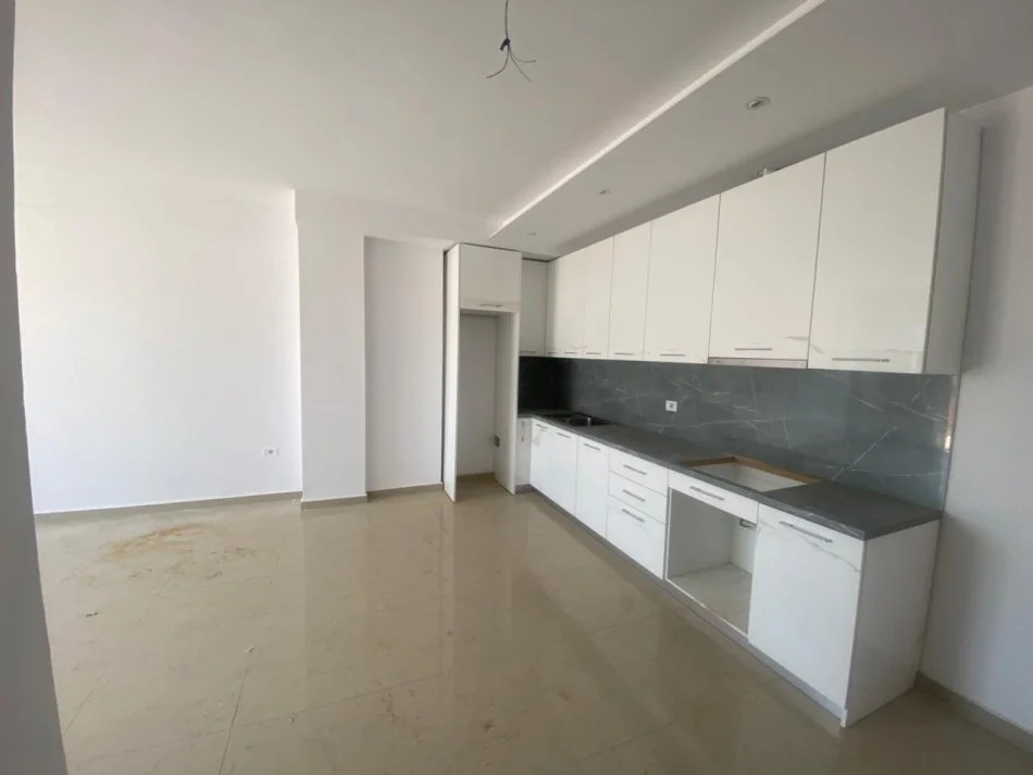 Tirane, jepet me qera apartament 2+1 Kati 5, 350 € 