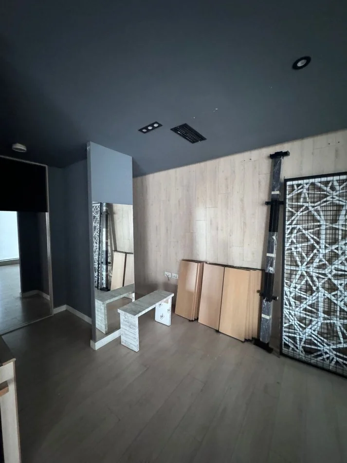 Tirane, jepet me qera ambjent biznesi Kati 2, 140 m² 1.200 € (rruga Muhamed Gjollesha)