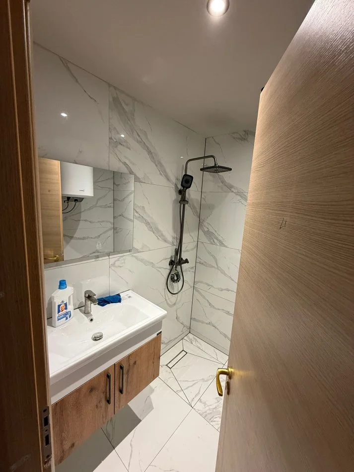 Tirane, jepet me qera apartament 1+1 Kati 2, 60 m² 350 € (babrru)