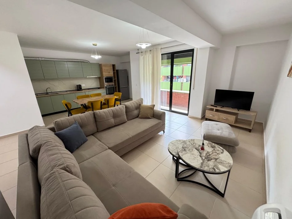 Tirane, jepet me qera apartament 3+1 Kati 4, 130 m² 800 € (Rezidenca kodra e diellit 1)