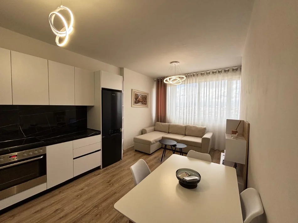 Tirane, shitet apartament 2+1+Ballkon Kati 10, 82 m² 