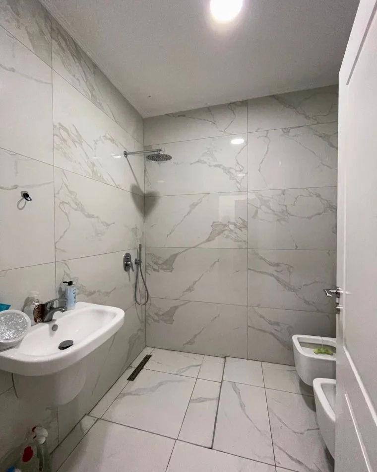 Tirane, jepet me qera apartament 1+1 Kati 4, 70 m² 400 € (Astir)