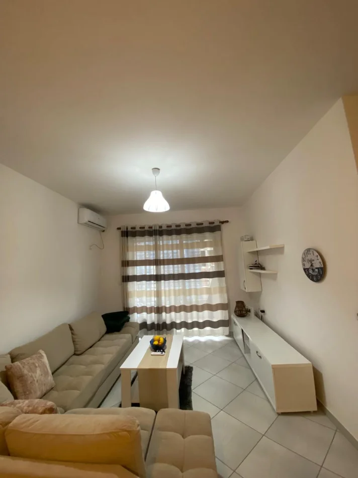 Tirane, jepet me qera apartament 1+1+Ballkon Kati 5, 500 € (Apartament 1+1+Post Parkimi per Qira Don Bosko)