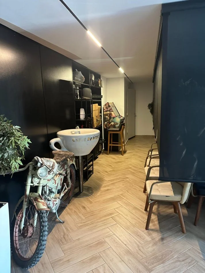 Tirane, shes ambjent biznesi Kati 1, 133 m² (Rruga e Dibres)