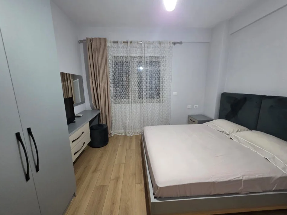 Tirane, jepet me qera apartament 2+1 Kati 4, 100 m² 900 € (Ring Center Zogu i Zi)